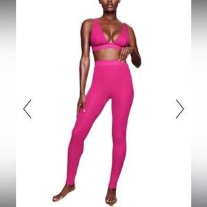 Skims Set in Raspberry